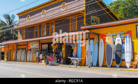 HALEIWA, UNITED STATES OF AMERICA - JANUARY 12 2015: wide shot of a historic surf store at haleiwa on the north shore of hawaii Stock Photo