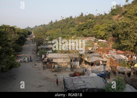 Basic shelter of poverty community living on the outskirts of Haridwar ...