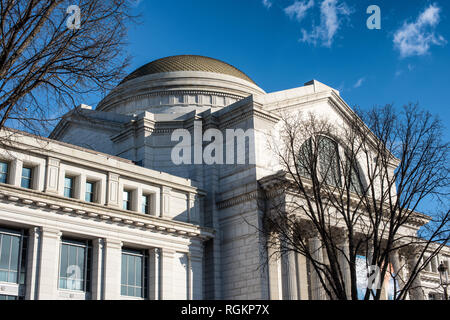 WASHINGTON DC, United States — The neoclassical facade of the Smithsonian National Museum of Natural History stands prominently on the National Mall. The grand entrance, featuring a series of Corinthian columns and topped by a distinctive green dome, exemplifies the Beaux-Arts architectural style popular for public buildings in early 20th-century America. Stock Photo