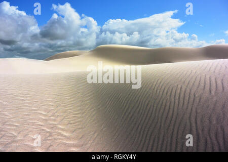 Great Victoria desert, Nullarbor, WA: white untouched sand dunes, blue sky and threatenig clouds/storm coming. Empty place, stunning landscape. Stock Photo