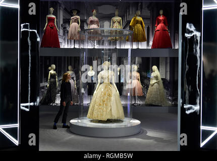 V&A, London, UK. 30 January, 2019. Christian Dior, the largest and most comprehensive exhibition ever staged in the UK on the House of Dior – the V&A’s biggest fashion exhibition since Alexander McQueen: Savage Beauty in 2015. From 1947 to the present day, Christian Dior: Designer of Dreams traces the history and impact of one of the 20th century’s most influential couturiers, and the six artistic directors who have succeeded him, to explore the enduring influence of the fashion house. Credit: Malcolm Park/Alamy Live News Stock Photo
