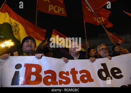 Madrid, Madrid, Spain. 30th Jan, 2019. People seen holding a huge banner and flags during the protest.Around 150 people gathered at Puerta del Sol in Madrid to protest showing support to NicolÃ¡s Maduro. Credit: John Milner/SOPA Images/ZUMA Wire/Alamy Live News Stock Photo