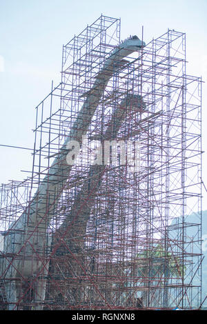 construction of two new dinosaur at the Dinosaur Park near the city of Pattaya in the Provinz Chonburi in Thailand.  Thailand, Pattaya, November, 2018 Stock Photo