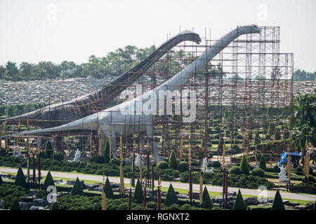 construction of two new dinosaur at the Dinosaur Park near the city of Pattaya in the Provinz Chonburi in Thailand.  Thailand, Pattaya, November, 2018 Stock Photo