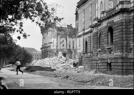 Demolition of the Museum of Fine Arts, 1962, Karl-Marx-Platz today Augustusplatz, Leipzig, Saxony, GDR, Germany Stock Photo