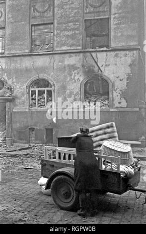 Second World War, bombed out residence of the Mai family, 1943, Scharnhorststrasse, Leipzig, Saxony, GDR, Germany Stock Photo