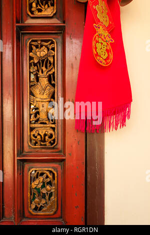 carved wood renovation on doors inside Han Jiang Teochew Temple in Georgetown, Penang, Malaysia Stock Photo