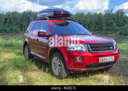 Land rover freelander river hi-res stock photography and images - Alamy