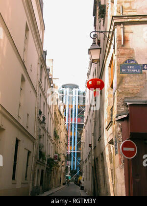 Glimpse of the Pompidou Centre down Rue Simon le Franc from Rue du Temple, 4e arrondissement, Paris, France Stock Photo