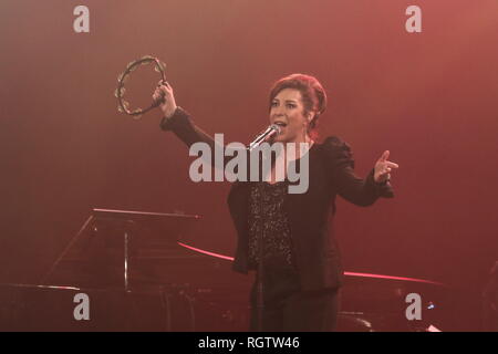 PARIS,FRANCE,ROBIN MCKELLE SINGS AT THE THEATRE TRIANON PARIS FRANCE Stock Photo