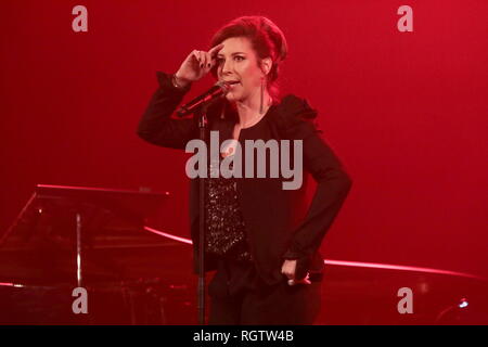 PARIS,FRANCE,ROBIN MCKELLE SINGS AT THE THEATRE TRIANON PARIS FRANCE Stock Photo