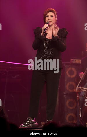 PARIS,FRANCE,ROBIN MCKELLE SINGS AT THE THEATRE TRIANON PARIS FRANCE Stock Photo