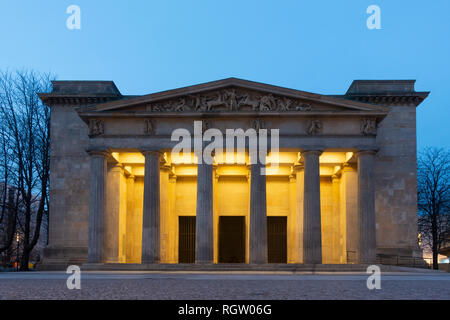 Night view of Neue Wache , New Guardhouse, on Unter den Linden in Mitte, Berlin, Germany (Central Memorial of the Federal Republic of Germany for the  Stock Photo