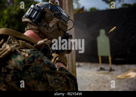 Marines with 3rd Reconnaissance Battalion, 3rd Marine Division, practice live-fire barricade drills on Camp Hansen, Okinawa, Japan, Jan. 29, 2019. The training is designed to improve the unit’s reaction to fire between small openings in walls, as well as to improve overall mission readiness. (U.S. Marine Corps photo by Lance Cpl. D’Angelo Yanez) Stock Photo