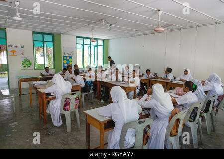 Maldives school - muslim secondary schoolchildren in the classroom, Ukulhas Island, the Maldives, Asia Stock Photo