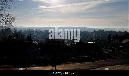 Kent, UK. 31st Jan, 2019. The early morning sun shines through a blue crisp sky illuminating the rooftops, the January cold snap hits the south east of England, looking out across the valley in Kent, steam and vapour plumes from chimneys and roofs, the icy tiled roof tops glisten in the low sunshine. 2018 --- Image by Credit: Paul Cunningham/Alamy Live News Stock Photo