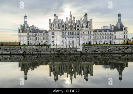 France, Loir et Cher, Chambord, Chambord castle and the Cosson // France, Loire-et-Cher (41), Chambord, château de Chambord, la façade nord-ouest et l Stock Photo