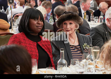 Stephanie Takyi & April Ashley Oldie of the Year Awards 2019 Oldie of the Year Lionel d’Or Oldie of the Year Award,  Lionel Blair, 90. Amanda Barrie a Stock Photo