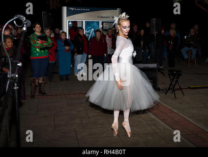 Culpeper, Virginia/USA-11/17/18: Ballet dancer at Christmas tree lighting in Culpeper Virginia. Stock Photo