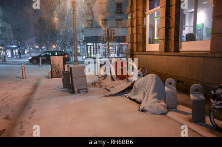 Brighton UK 31st January 2019 - Homeless tents covered in snow in central Brighton as heavy snow falls in the south tonight with more forecast throughout Britain Credit: Simon Dack/Alamy Live News Stock Photo