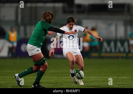 Energia Park, Dublin, Ireland. 1st Feb, 2019. Womens Six Nations rugby, Ireland versus England; Katy Daley-Mclean (England) chips for the corner Credit: Action Plus Sports/Alamy Live News Stock Photo