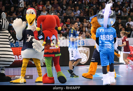 Stuttgart, Germany. 01st Feb, 2019. Handball: All Star Game 2019, All Star team against the German national team. Alexander Petersson from the All Star team is on the pitch with mascots. Credit: Marijan Murat/dpa/Alamy Live News Stock Photo