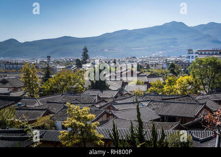Rooftops seen from the Jade Garden of Mu’s Residence, the mansion of the Mu family, Old Town of Lijiang, Yunnan province, China Stock Photo
