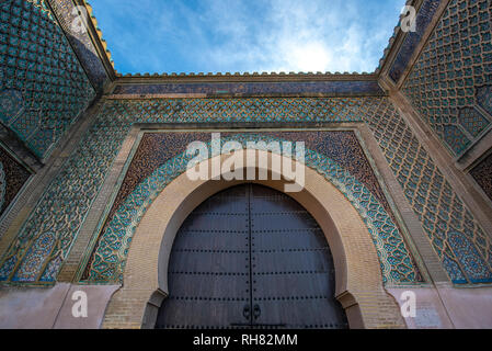 The Bab el-Mansour gate ( Bab Mansour Laleuj ) decorated with very impressive zellij (mosaic ceramic tiles) at the El Hedim square in Meknes, Morocco Stock Photo