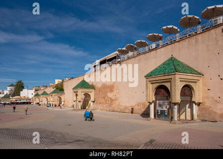 he beautiful Lahdim Place - central Square in Meknes. Sentry post with Arabesque sculpted arches in El Hedim Square's fortified wall. Morocco Miknasa Stock Photo