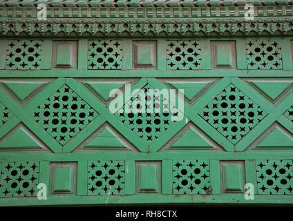 Detail of a wooden mashrabiya of an old house in al-Balad quarter, Mecca province, Jeddah, Saudi Arabia Stock Photo