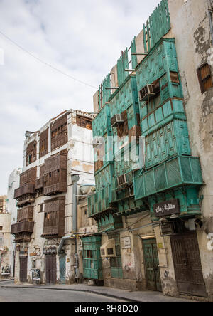 Old houses with wooden mashrabiyas in al-Balad quarter, Mecca province, Jeddah, Saudi Arabia Stock Photo