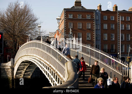 Ha'Penny bridge over the River Liffy at Temple Bar Stock Photo