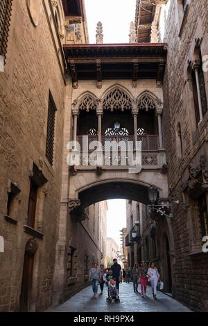 Bridge of Sighs, Barri Gòtic, Gothic Quarter, Barcelona, Catalonia, Spain Stock Photo