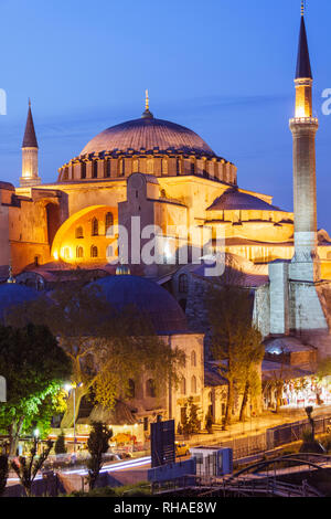 Istanbul, Turkey : Hagia Sophia illuminated at night. Hagia Sophia was the former Greek Orthodox cathedral, and later Ottoman imperial mosque, now con Stock Photo
