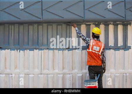 Worker painting a bridge, Maharashtra, India Stock Photo