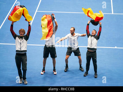 Frankfurt, Germany. 02nd Feb, 2019. Celebration of the german team, Alexander (Sascha) ZVEREV, GER, Philipp KOHLSCHREIBER, GER Tennis Pro, Tim PUETZ, Jan-Lennard STRUFF, GER, double player with national banner, GERMANY - HUNGARY 3-0 Qualifiers Round Mens Tennis Davis Cup in Frankfurt, Germany, February 02, 2019 Season 2018/2019, Credit: Peter Schatz/Alamy Live News