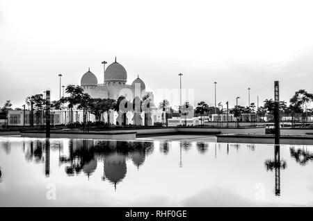 The grand and magnificent Sheikh Zayed mosque in Abu Dhabi in United Arab Emirates Stock Photo