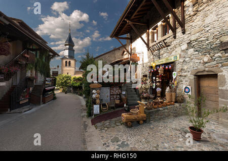 598/5000Yvoire is a commune and population of France, in the Auvergne-Rhône-Alpes region, department of Haute-Savoie, in the district of Thonon-les-Ba Stock Photo