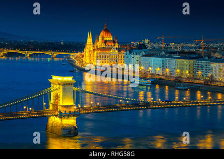 Fantastic European touristic travel destination. Amazing cityscape panorama with famous iluminated Chain bridge and Hungarian Parliament building on D Stock Photo