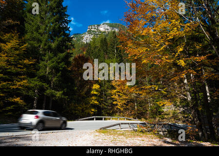 Nationalpark Triglav, Tolmin, Goriska, Slowenien, Europa, Oct. 2018, Car in autumnal colorful national park Stock Photo