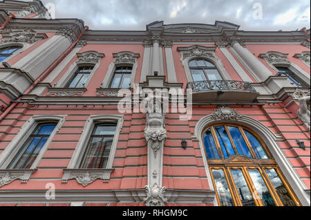 St Petersburg, Russia - July 3, 2018: Beloselsky-Belozersky Palace in the style of Russian neo-Baroque. Figures of Atlantes on the facade of the build Stock Photo