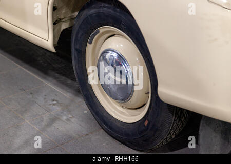 Novosibirsk, Russia - 01.30.19: View of the wheel with disk of the old Russian car of the executive class released in the Soviet Union beige GAZ m-20  Stock Photo