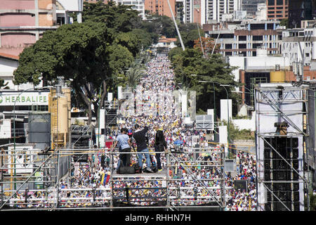 Caracas, Venezuela. 2nd Feb, 2019. Opposition supporters take part in a rally against Venezuelan President Nicolas Maduro's government in Caracas, Venezuela February 2, 2019. Credit: Elyxandro Cegarra/ZUMA Wire/Alamy Live News