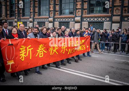 Barcelona, Spain. 2nd Feb 2019. Municipal authorities and the representatives of the Chinese community living in Barcelona are seen holding a banner celebrating the Chinese New Year 2019. Credit: SOPA Images Limited/Alamy Live News Stock Photo
