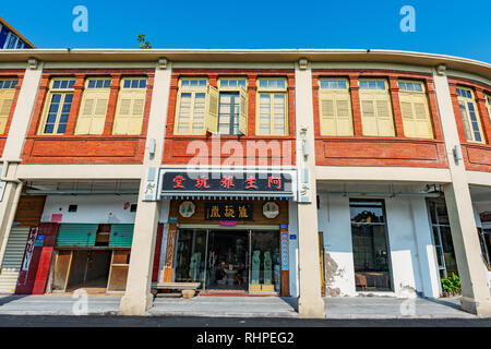 XIAMEN, CHINA -OCTOBER 09: Storefronts with traditional architecture on a shopping street near the Shapowei art zone on October 09, 2018 in Xiamen Stock Photo