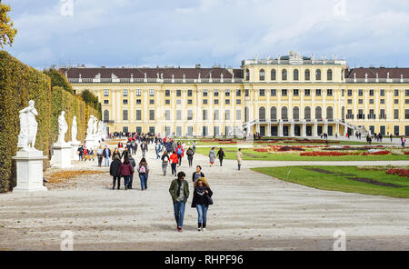 Tourists at the Schönbrunn Palace in Vienna, Austria Stock Photo