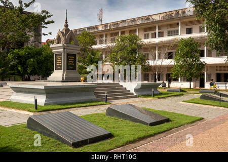 Cambodia, Phnom Penh, Street 113, Tuol Sleng genocide museum, memorial to victims of Khmer Rouge S21, in former Tuol Svey Prey High School Stock Photo