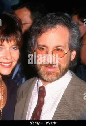 CENTURY CITY, CA - DECEMBER 9: Actress Kate Capshaw and husband director Steven Spielberg attend Universal Pictures' 'Schindler's List' Premiere on December 9, 1993 at Cineplex Odeon Century Plaza Cinemas in Century City, California. Photo by Barry King/Alamy Stock Photo Stock Photo