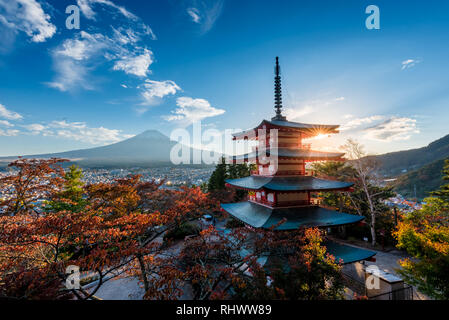 chureito and fuji at sunset. one of the most famous images of Japan Stock Photo