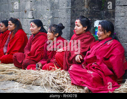 nepalese-devotees-perform-rituals-at-pashupatinath-temple-in-katmandu